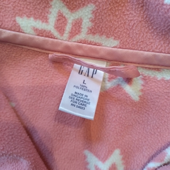Gap pink fleece jacket sweater with snowflakes size L - Picture 2 of 6